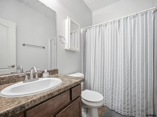 16405 Camden Avenue, Omaha, NE 68116