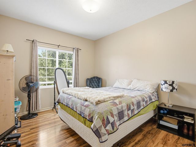 16405 Camden Avenue, Omaha, NE 68116