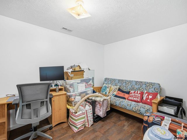 16405 Camden Avenue, Omaha, NE 68116