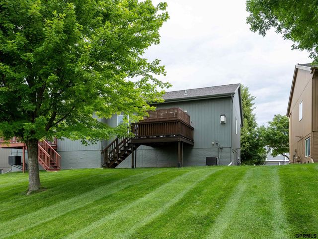 16405 Camden Avenue, Omaha, NE 68116
