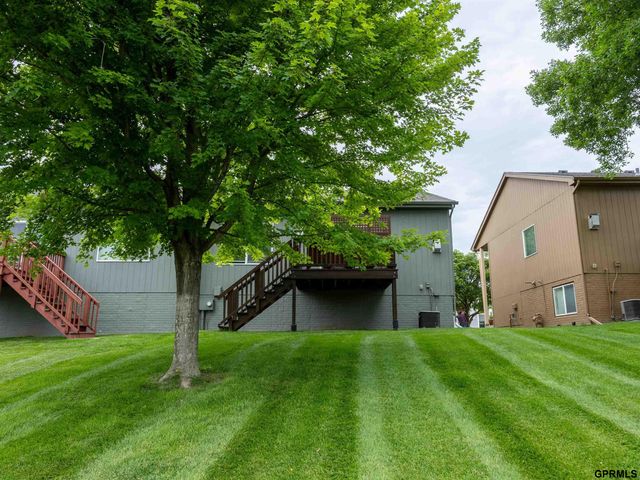 16405 Camden Avenue, Omaha, NE 68116