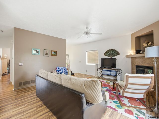 16405 Camden Avenue, Omaha, NE 68116