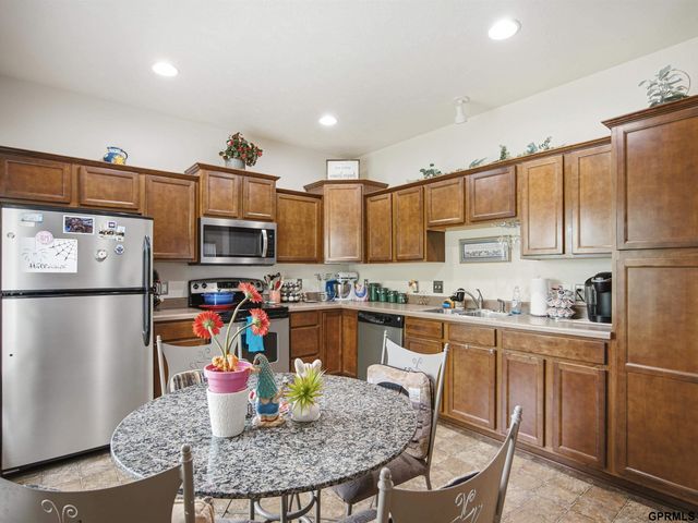 16405 Camden Avenue, Omaha, NE 68116