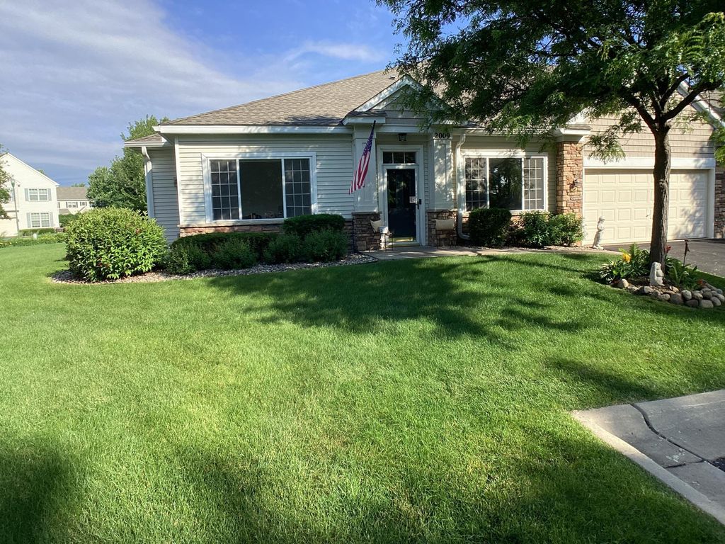 2009 Stahlke Way 15, Chaska, MN 55318