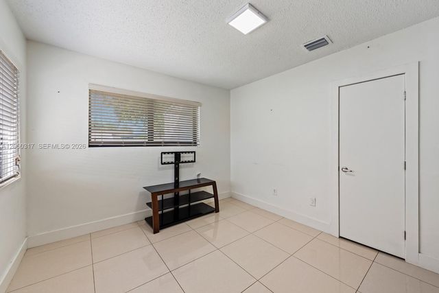 1911 NW 30th St 3, Miami, FL 33142