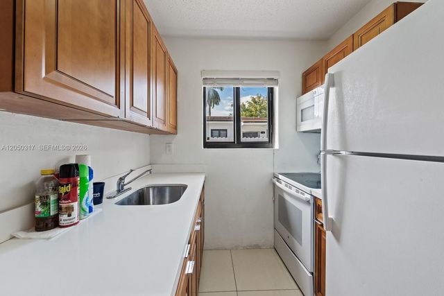 1911 NW 30th St 3, Miami, FL 33142