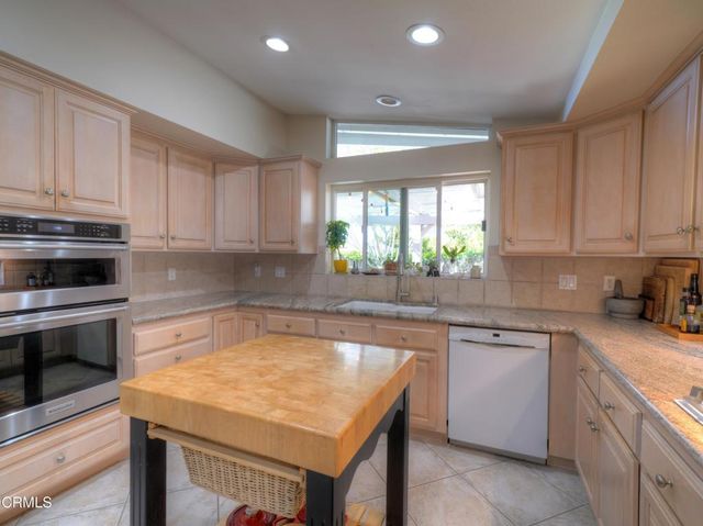 69 University Avenue, Ventura, CA 93003