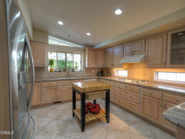 69 University Avenue, Ventura, CA 93003