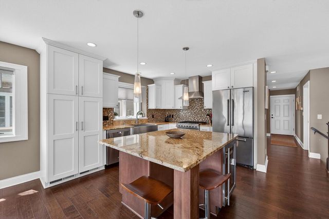 5704 Lake DRIVE, West Bend, WI 53095