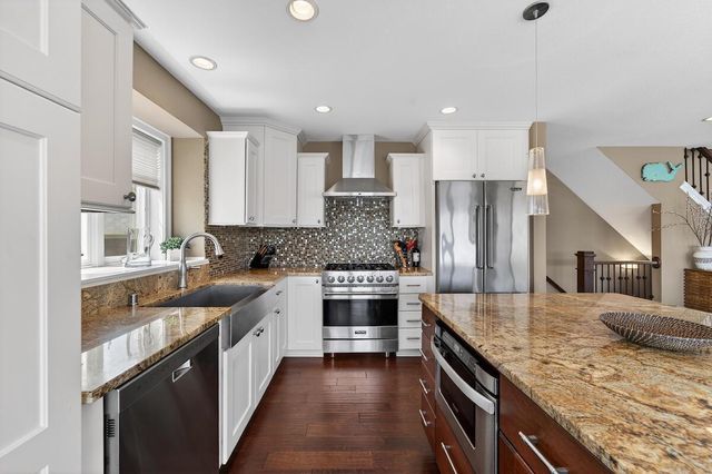 5704 Lake DRIVE, West Bend, WI 53095