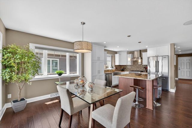 5704 Lake DRIVE, West Bend, WI 53095