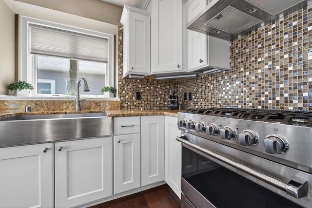 5704 Lake DRIVE, West Bend, WI 53095