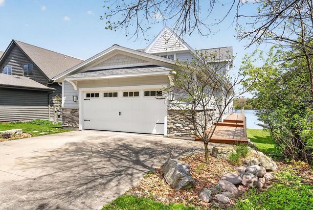 5704 Lake DRIVE, West Bend, WI 53095