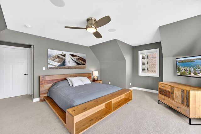 5704 Lake DRIVE, West Bend, WI 53095