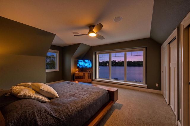 5704 Lake DRIVE, West Bend, WI 53095