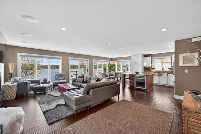 5704 Lake DRIVE, West Bend, WI 53095