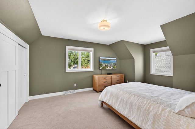 5704 Lake DRIVE, West Bend, WI 53095