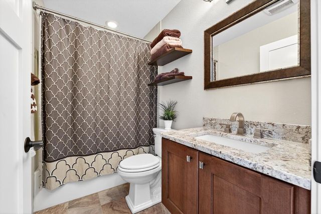 5704 Lake DRIVE, West Bend, WI 53095