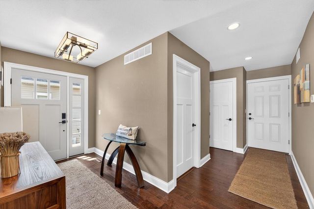 5704 Lake DRIVE, West Bend, WI 53095