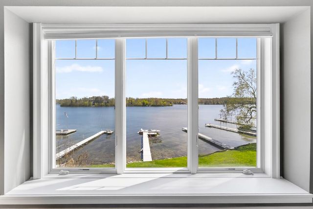 5704 Lake DRIVE, West Bend, WI 53095