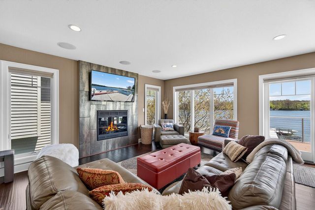 5704 Lake DRIVE, West Bend, WI 53095