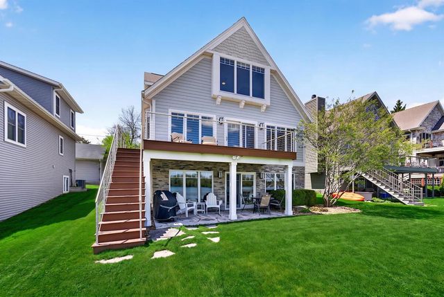 5704 Lake DRIVE, West Bend, WI 53095