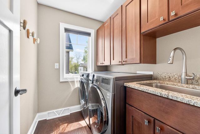 5704 Lake DRIVE, West Bend, WI 53095