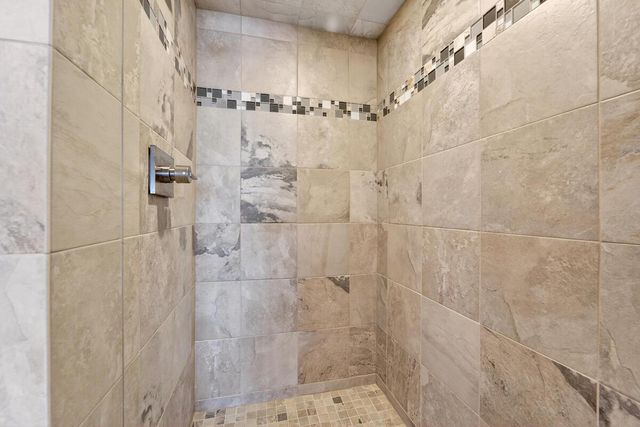 5704 Lake DRIVE, West Bend, WI 53095