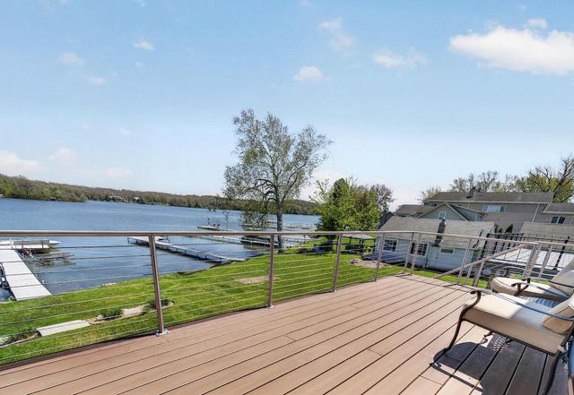 5704 Lake DRIVE, West Bend, WI 53095