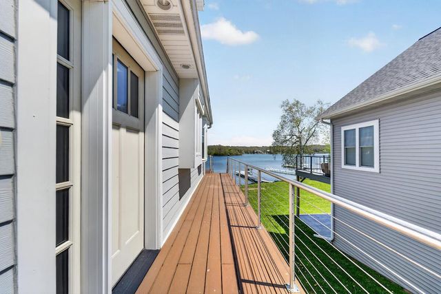 5704 Lake DRIVE, West Bend, WI 53095