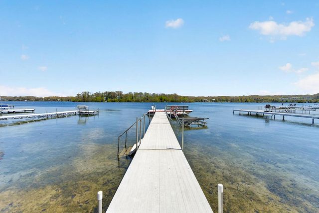5704 Lake DRIVE, West Bend, WI 53095