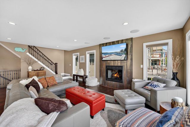 5704 Lake DRIVE, West Bend, WI 53095