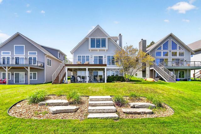 5704 Lake DRIVE, West Bend, WI 53095