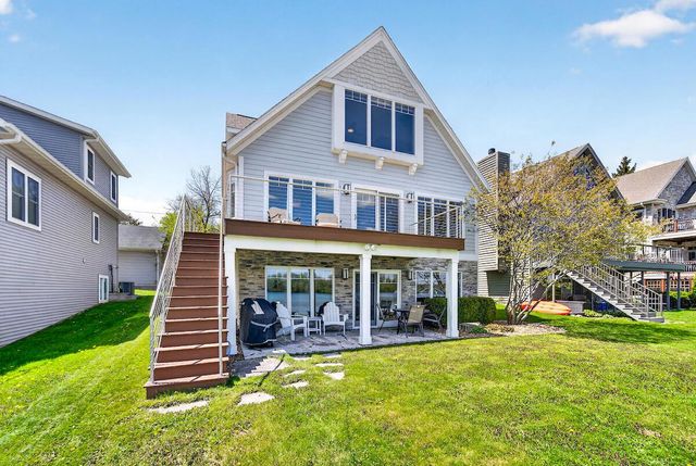 5704 Lake DRIVE, West Bend, WI 53095