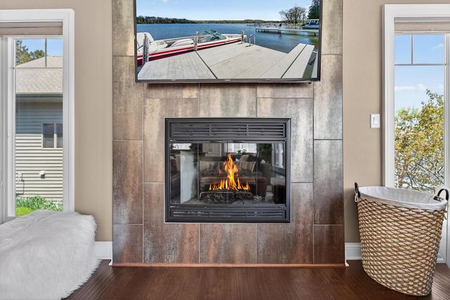 5704 Lake DRIVE, West Bend, WI 53095