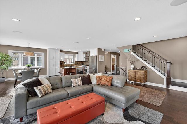 5704 Lake DRIVE, West Bend, WI 53095