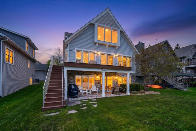 5704 Lake DRIVE, West Bend, WI 53095
