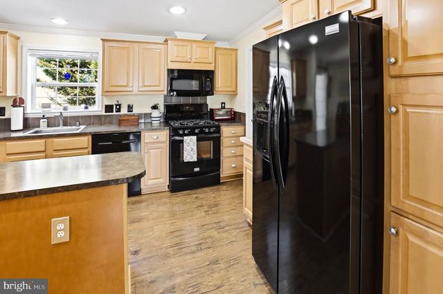 25 MIDDLEMARCH RD, Douglassville, PA 19518