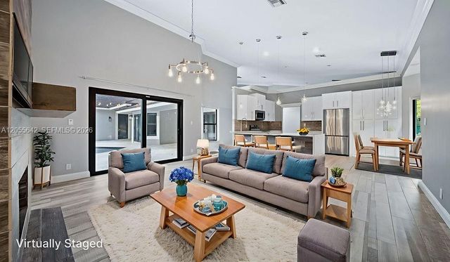 5831 NW 81st Ter, Parkland, FL 33067