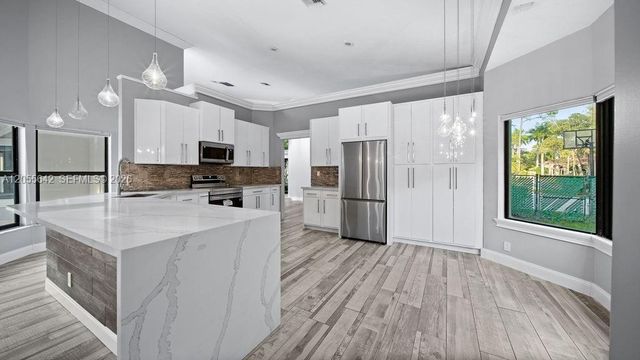 5831 NW 81st Ter, Parkland, FL 33067