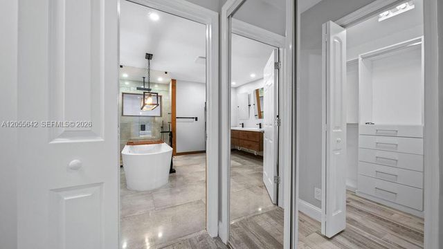 5831 NW 81st Ter, Parkland, FL 33067