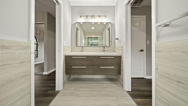 5831 NW 81st Ter, Parkland, FL 33067