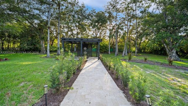 5831 NW 81st Ter, Parkland, FL 33067