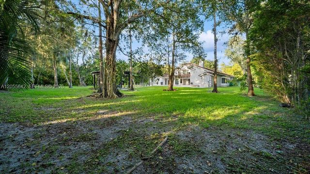 5831 NW 81st Ter, Parkland, FL 33067