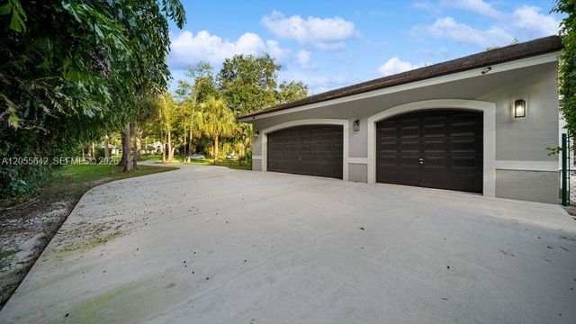 5831 NW 81st Ter, Parkland, FL 33067