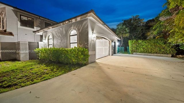 5831 NW 81st Ter, Parkland, FL 33067