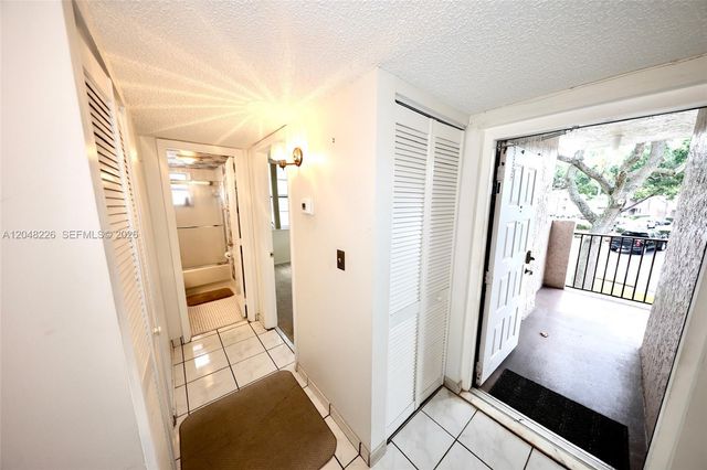 1831 Sabal Palm Drive 208, Davie, FL 33324
