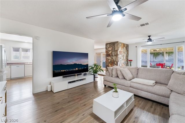 100 Breeze Court, Las Vegas, NV 89145