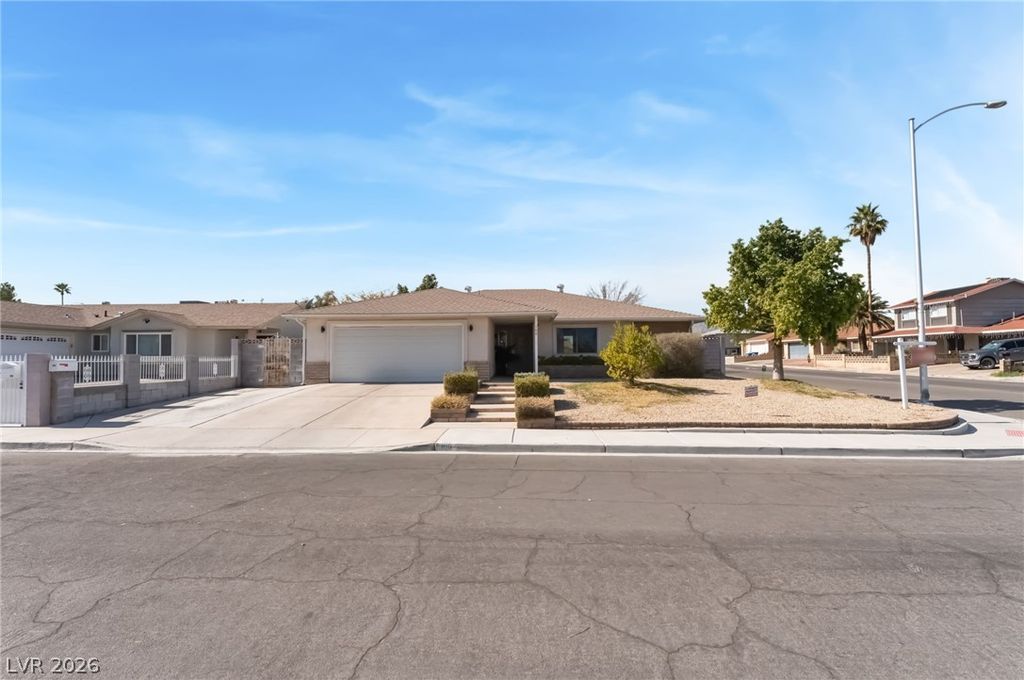 100 Breeze Court, Las Vegas, NV 89145