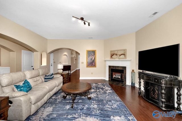6610 Lizzie Lane, Owens Cross Roads, AL 35763